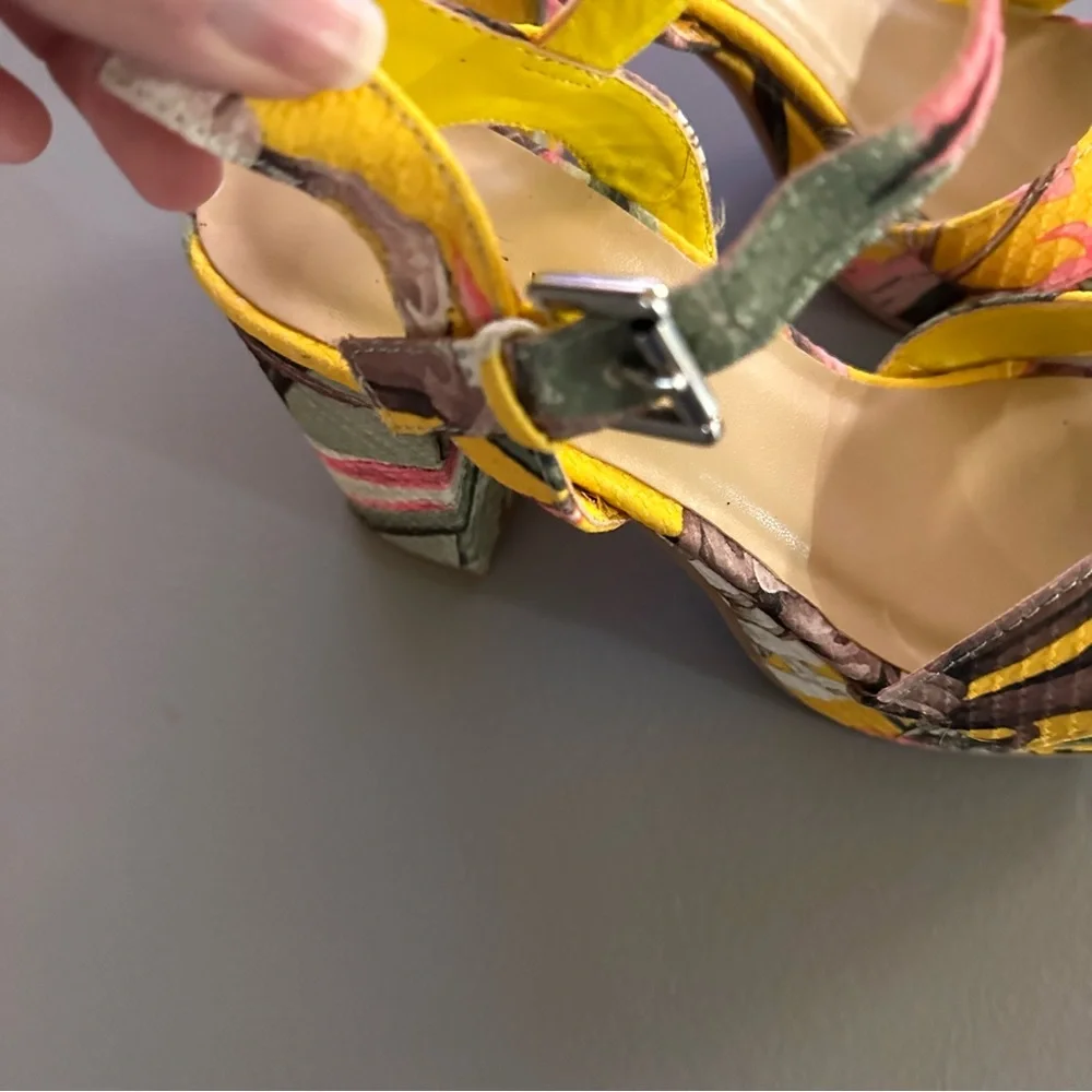 Nine West vallen Strappy platform heels in yellow tropical sz 6